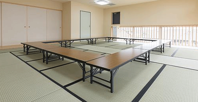 公民館・自治会館・集会所の和室で使用される折りたたみ座卓テーブル